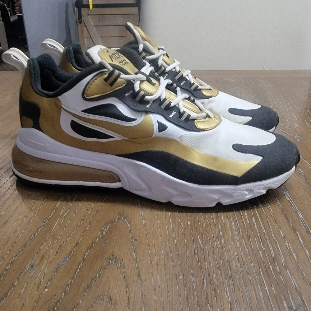 Nike airmax 270 react. Used, good condition Size: 7.5m/ 9w.Color. white,gold